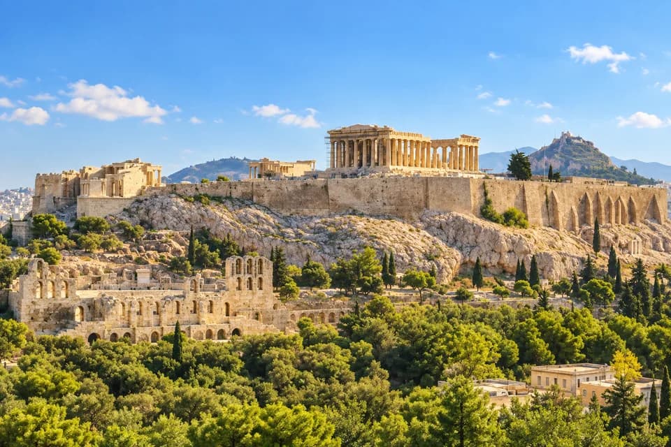 AI-bewerkte sfeerfoto: de Akropolis met het Parthenon in Athene in warm zonlicht