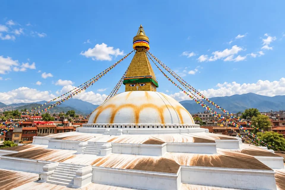 AI-bewerkte sfeerfoto: de Boudhanath-stoepa in Kathmandu
